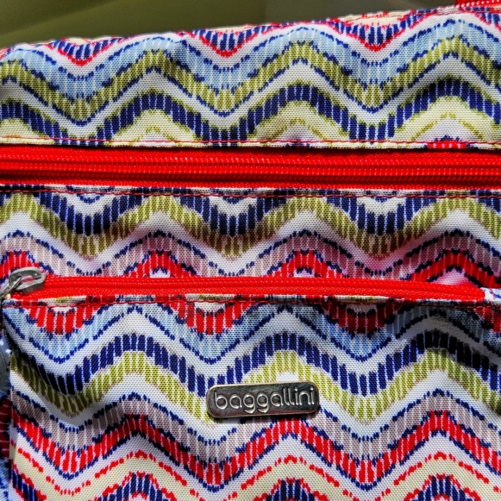 Baggallini Colorful Zigzag Patterned Crossbody Bag - image 5
